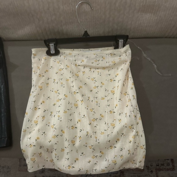 Tiger Mist Yellow and Flower Skirt / XS - Picture 2 of 3
